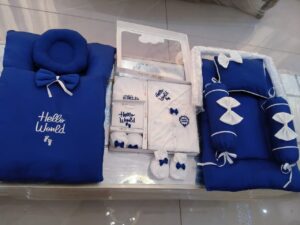 Hello World – 15 Piece Premium Newborn Baby Gift Set