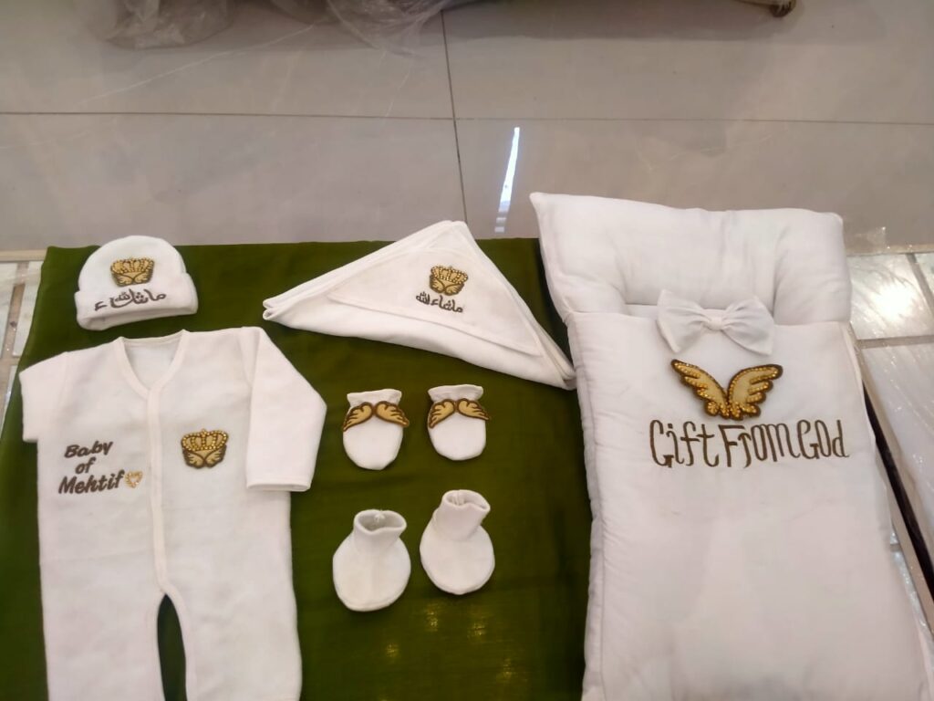 8-piece newborn gift set: