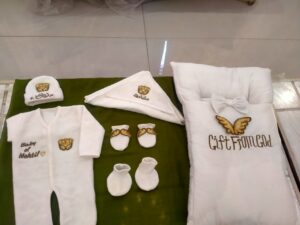 8-piece newborn gift set: